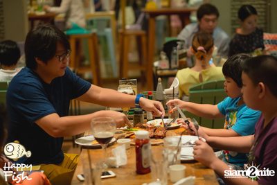 คืนวันศุกร์ ที่ร้าน แฮปปี้ ฟิช, เอเชีย ทีค เดอะ ริเวอร์ฟร้อนท์ — photo 91