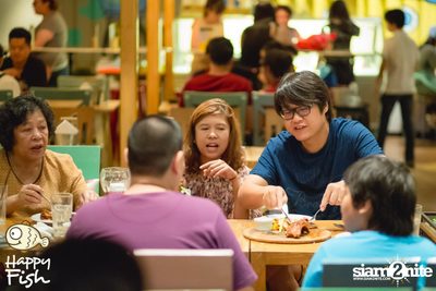 คืนวันศุกร์ ที่ร้าน แฮปปี้ ฟิช, เอเชีย ทีค เดอะ ริเวอร์ฟร้อนท์ — photo 95
