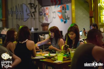 คืนวันศุกร์ ที่ร้าน แฮปปี้ ฟิช, เอเชีย ทีค เดอะ ริเวอร์ฟร้อนท์ — photo 98