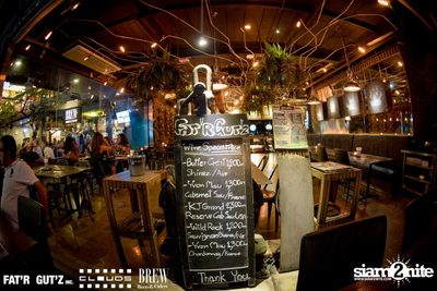 Seenspace Invasion ที่ร้าน Clouds, Fat'R Gut'z และ BREW Beers & Ciders — photo 8