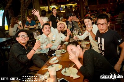 Seenspace Invasion ที่ร้าน Clouds, Fat'R Gut'z และ BREW Beers & Ciders — photo 32