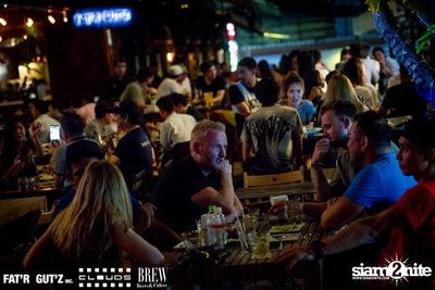 Seenspace Invasion ที่ร้าน Clouds, Fat'R Gut'z และ BREW Beers & Ciders — photo 48