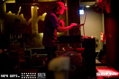 Seenspace Invasion ที่ร้าน Clouds, Fat'R Gut'z และ BREW Beers & Ciders — photo 50
