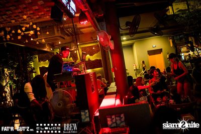 Seenspace Invasion ที่ร้าน Clouds, Fat'R Gut'z และ BREW Beers & Ciders — photo 66