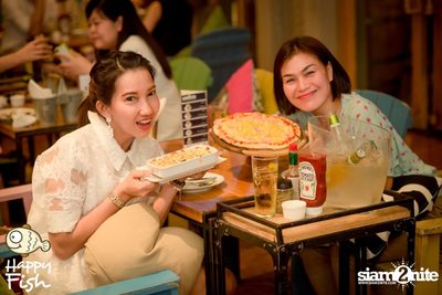 คืนวันศุกร์ ที่ร้าน แฮปปี้ ฟิช, เอเชีย ทีค เดอะ ริเวอร์ฟร้อนท์ — photo 33