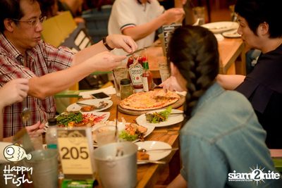 คืนวันศุกร์ ที่ร้าน แฮปปี้ ฟิช, เอเชีย ทีค เดอะ ริเวอร์ฟร้อนท์ — photo 34