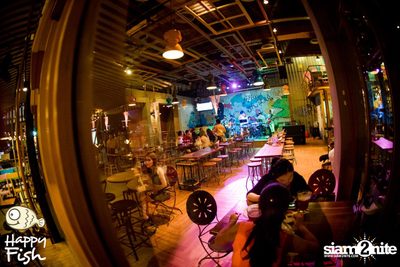 คืนวันศุกร์ ที่ร้าน แฮปปี้ ฟิช, เอเชีย ทีค เดอะ ริเวอร์ฟร้อนท์ — photo 39