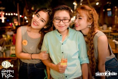 คืนวันศุกร์ ที่ร้าน แฮปปี้ ฟิช, เอเชีย ทีค เดอะ ริเวอร์ฟร้อนท์ — photo 77
