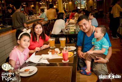 คืนวันศุกร์ ที่ร้าน แฮปปี้ ฟิช, เอเชีย ทีค เดอะ ริเวอร์ฟร้อนท์ — photo 81