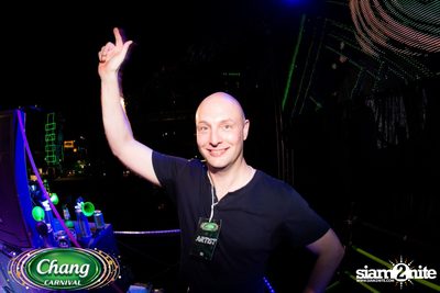 Chang Carnival: Neon The Night (Album 1) — photo 377