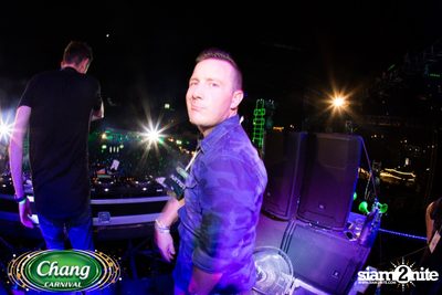 Chang Carnival: Neon The Night (Album 1) — photo 378