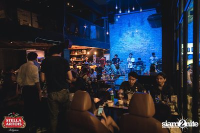 Stella Artois pres. Pour It Your Self at Old Dirty — photo 94