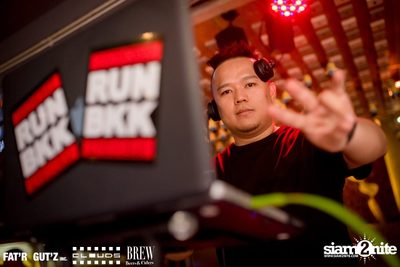 Seenspace Invasion ที่ร้าน Clouds, Fat'R Gut'z และ BREW Beers & Ciders — photo 17