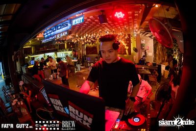 Seenspace Invasion ที่ร้าน Clouds, Fat'R Gut'z และ BREW Beers & Ciders — photo 39