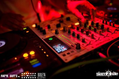 Seenspace Invasion ที่ร้าน Clouds, Fat'R Gut'z และ BREW Beers & Ciders — photo 59