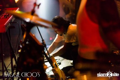 T-Bone Live ที่ร้าน แม็กกี้ ชูวส์, ถนนสีลม — photo 76