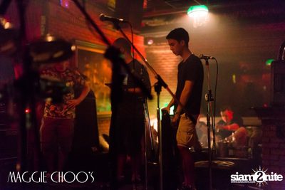T-Bone Live ที่ร้าน แม็กกี้ ชูวส์, ถนนสีลม — photo 77