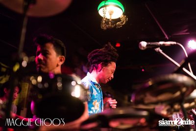 T-Bone Live ที่ร้าน แม็กกี้ ชูวส์, ถนนสีลม — photo 92