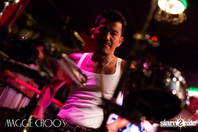 T-Bone Live ที่ร้าน แม็กกี้ ชูวส์, ถนนสีลม — photo 94