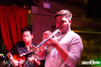 T-Bone Live ที่ร้าน แม็กกี้ ชูวส์, ถนนสีลม — photo 99
