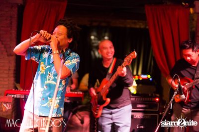 T-Bone Live ที่ร้าน แม็กกี้ ชูวส์, ถนนสีลม — photo 100