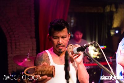 T-Bone Live ที่ร้าน แม็กกี้ ชูวส์, ถนนสีลม — photo 106