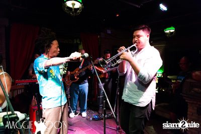 T-Bone Live ที่ร้าน แม็กกี้ ชูวส์, ถนนสีลม — photo 116