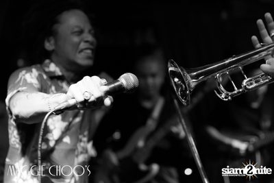 T-Bone Live ที่ร้าน แม็กกี้ ชูวส์, ถนนสีลม — photo 117