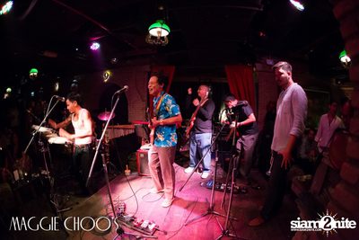 T-Bone Live ที่ร้าน แม็กกี้ ชูวส์, ถนนสีลม — photo 131