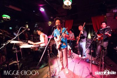 T-Bone Live ที่ร้าน แม็กกี้ ชูวส์, ถนนสีลม — photo 135
