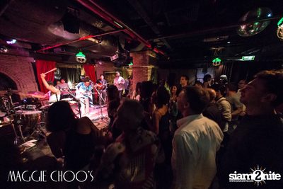 T-Bone Live ที่ร้าน แม็กกี้ ชูวส์, ถนนสีลม — photo 160