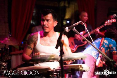 T-Bone Live ที่ร้าน แม็กกี้ ชูวส์, ถนนสีลม — photo 178