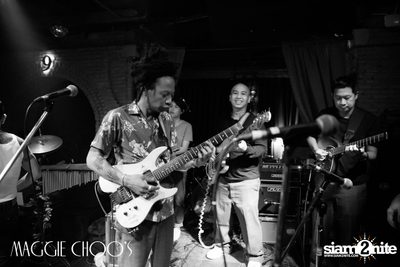 T-Bone Live ที่ร้าน แม็กกี้ ชูวส์, ถนนสีลม — photo 180