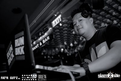 Seenspace Invasion ที่ร้าน Clouds, Fat'R Gut'z และ BREW Beers & Ciders — photo 6
