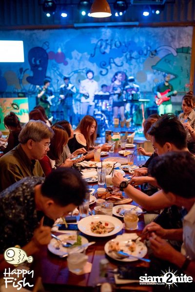 คืนวันศุกร์ ที่ร้าน แฮปปี้ ฟิช, เอเชีย ทีค เดอะ ริเวอร์ฟร้อนท์ — photo 8