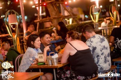 คืนวันศุกร์ ที่ร้าน แฮปปี้ ฟิช, เอเชีย ทีค เดอะ ริเวอร์ฟร้อนท์ — photo 55