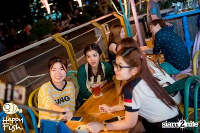 คืนวันศุกร์ ที่ร้าน แฮปปี้ ฟิช, เอเชีย ทีค เดอะ ริเวอร์ฟร้อนท์ — photo 95