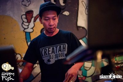 คืนวันศุกร์ ที่ร้าน แฮปปี้ ฟิช, เอเชีย ทีค เดอะ ริเวอร์ฟร้อนท์ — photo 102