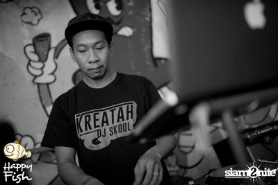 คืนวันศุกร์ ที่ร้าน แฮปปี้ ฟิช, เอเชีย ทีค เดอะ ริเวอร์ฟร้อนท์ — photo 103