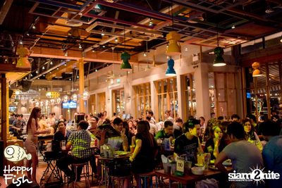 คืนวันศุกร์ ที่ร้าน แฮปปี้ ฟิช, เอเชีย ทีค เดอะ ริเวอร์ฟร้อนท์ — photo 104