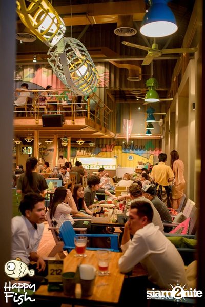 คืนวันศุกร์ ที่ร้าน แฮปปี้ ฟิช, เอเชีย ทีค เดอะ ริเวอร์ฟร้อนท์ — photo 108