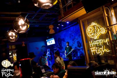 คืนวันศุกร์ ที่ร้าน แฮปปี้ ฟิช, เอเชีย ทีค เดอะ ริเวอร์ฟร้อนท์ — photo 110
