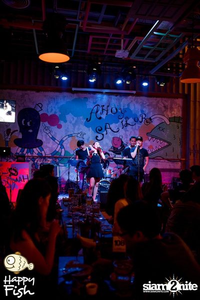 คืนวันศุกร์ ที่ร้าน แฮปปี้ ฟิช, เอเชีย ทีค เดอะ ริเวอร์ฟร้อนท์ — photo 119