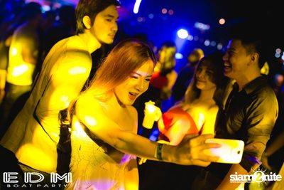 EDM Boat Party | Season 1 on Boat from Asiatique — photo 63
