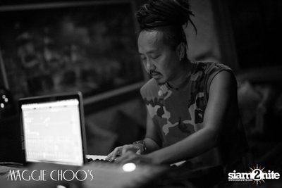 Mahajamreon Live ที่ แม็กกี้ ชูวส์, ถนนสีลม — photo 27