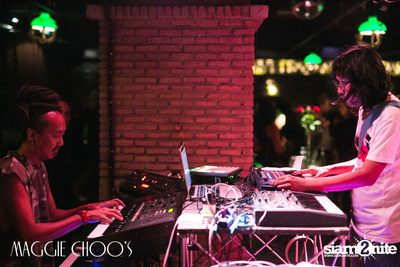 Mahajamreon Live ที่ แม็กกี้ ชูวส์, ถนนสีลม — photo 47