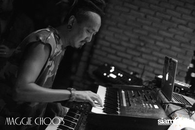 Mahajamreon Live ที่ แม็กกี้ ชูวส์, ถนนสีลม — photo 48