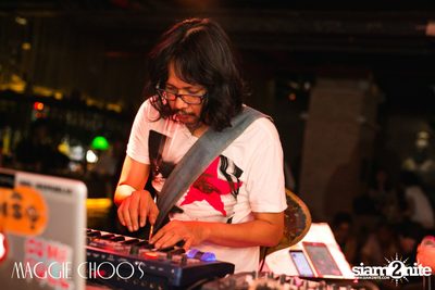 Mahajamreon Live ที่ แม็กกี้ ชูวส์, ถนนสีลม — photo 54