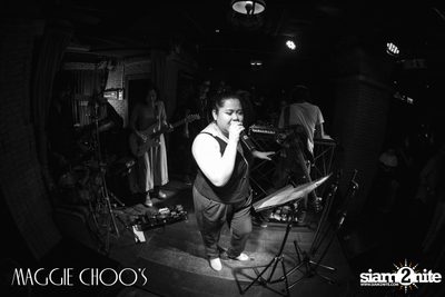 Mahajamreon Live ที่ แม็กกี้ ชูวส์, ถนนสีลม — photo 64