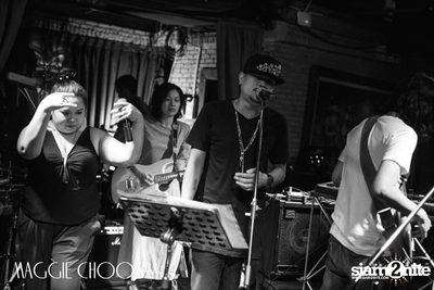 Mahajamreon Live ที่ แม็กกี้ ชูวส์, ถนนสีลม — photo 71